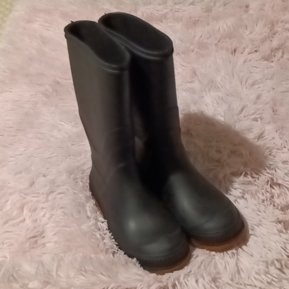 Boy rain boots